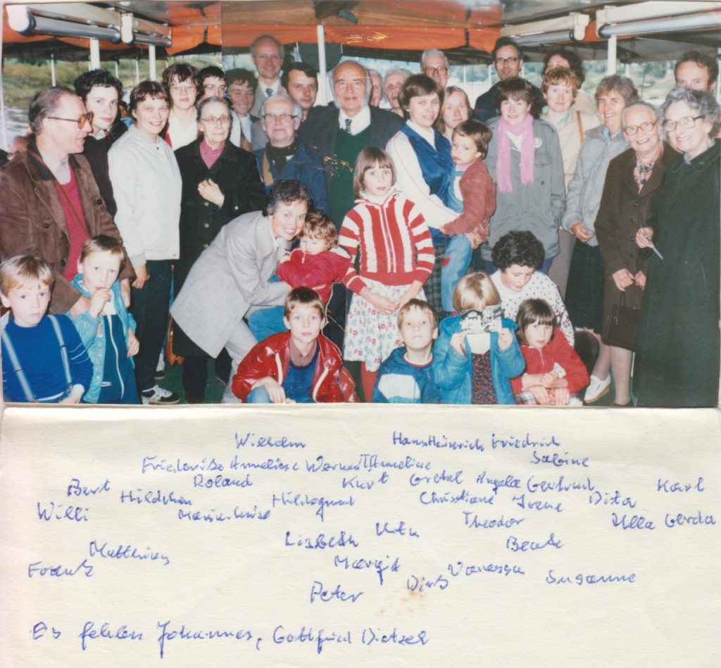 Großfamilie Möller auf einem Elbdampfer, vermutlich 1985